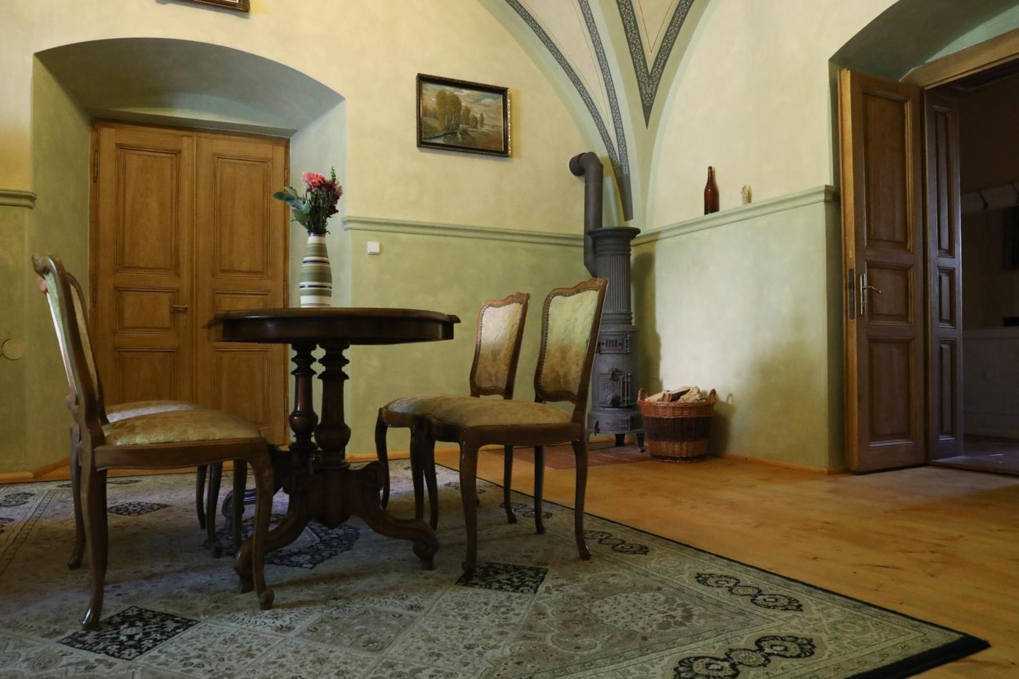 Historicke Apartmany Zelenohorska Posta Nepomuk المظهر الخارجي الصورة